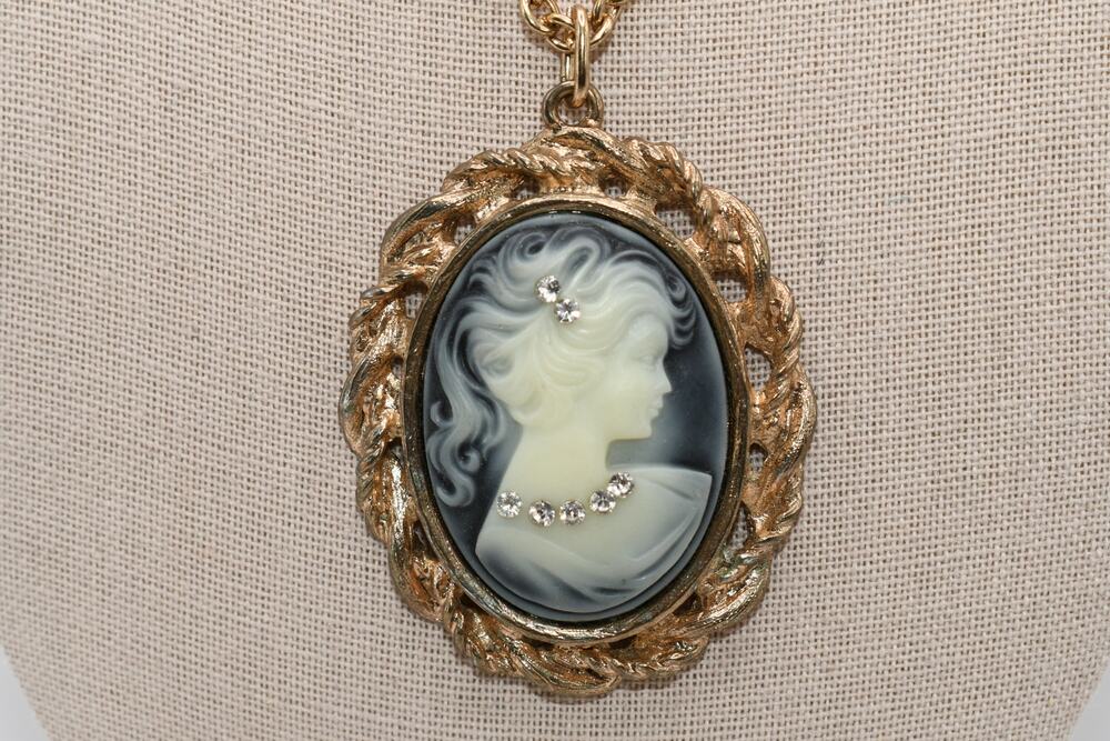 Vintage Lucite Cameo Pendant Necklace Rhinestone Accents